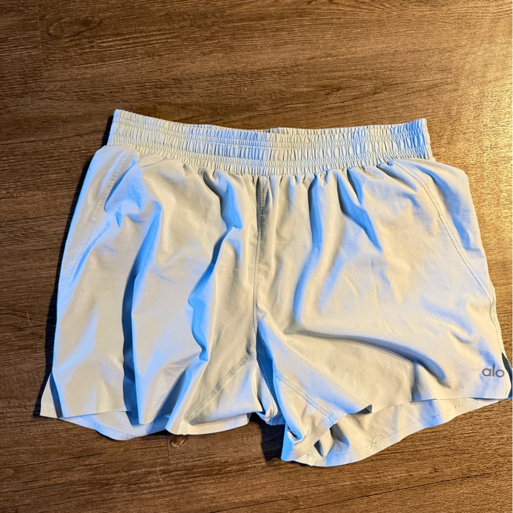 Alo Yoga Men’s 5” Adapt Running Short in Size M Light Blue